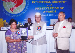 Mrs. Suman Gulati honoured with the prestigious Rashtriya Rattan Award 
